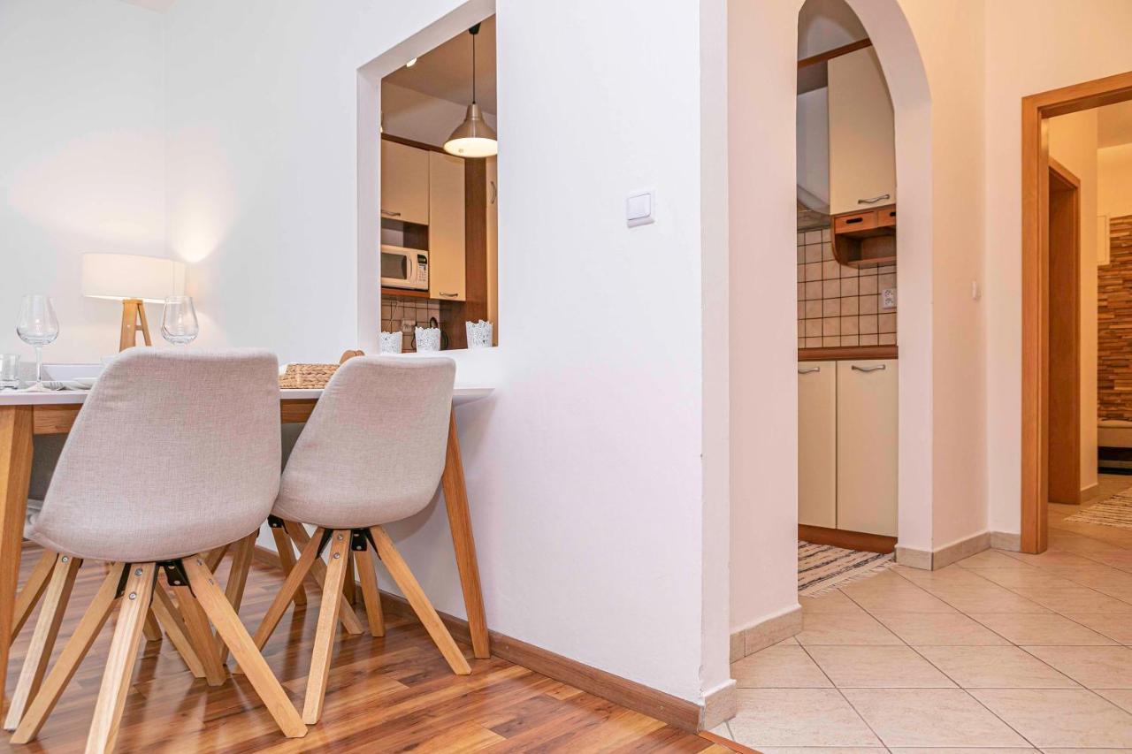 Castle View Apartment With Free Parking Bratislava Bagian luar foto
