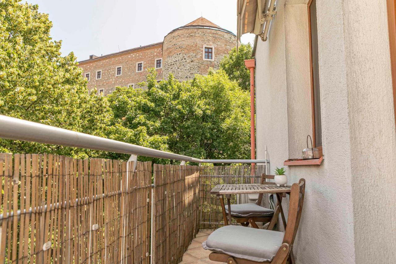 Castle View Apartment With Free Parking Bratislava Bagian luar foto