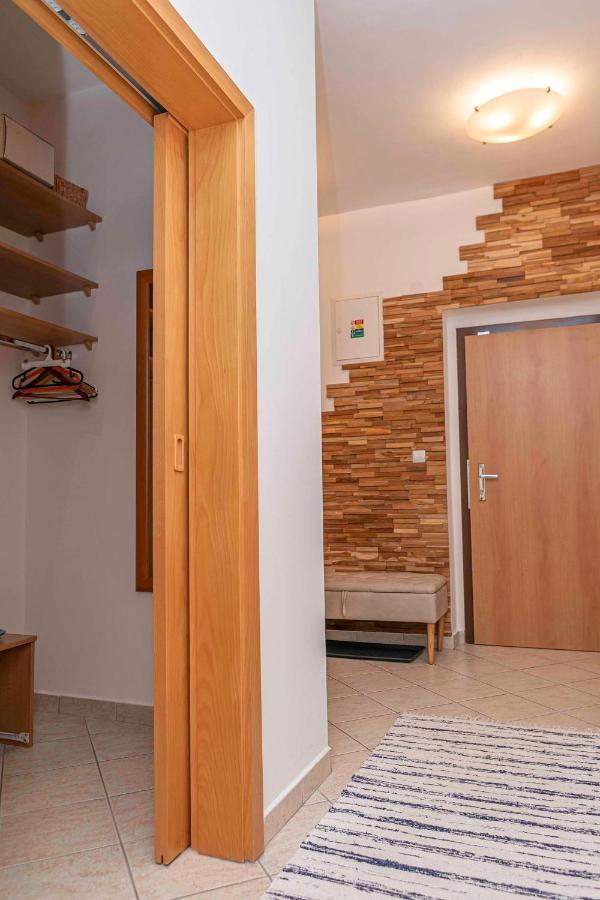 Castle View Apartment With Free Parking Bratislava Bagian luar foto