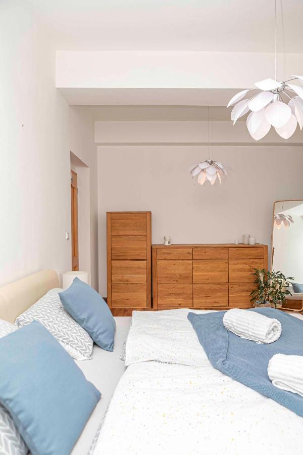 Castle View Apartment With Free Parking Bratislava Bagian luar foto
