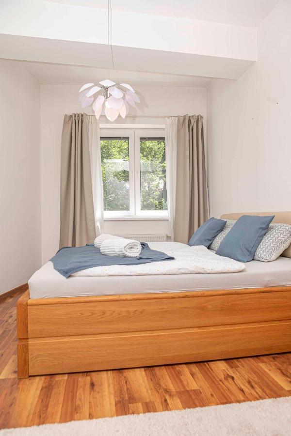 Castle View Apartment With Free Parking Bratislava Bagian luar foto
