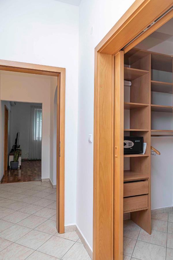 Castle View Apartment With Free Parking Bratislava Bagian luar foto