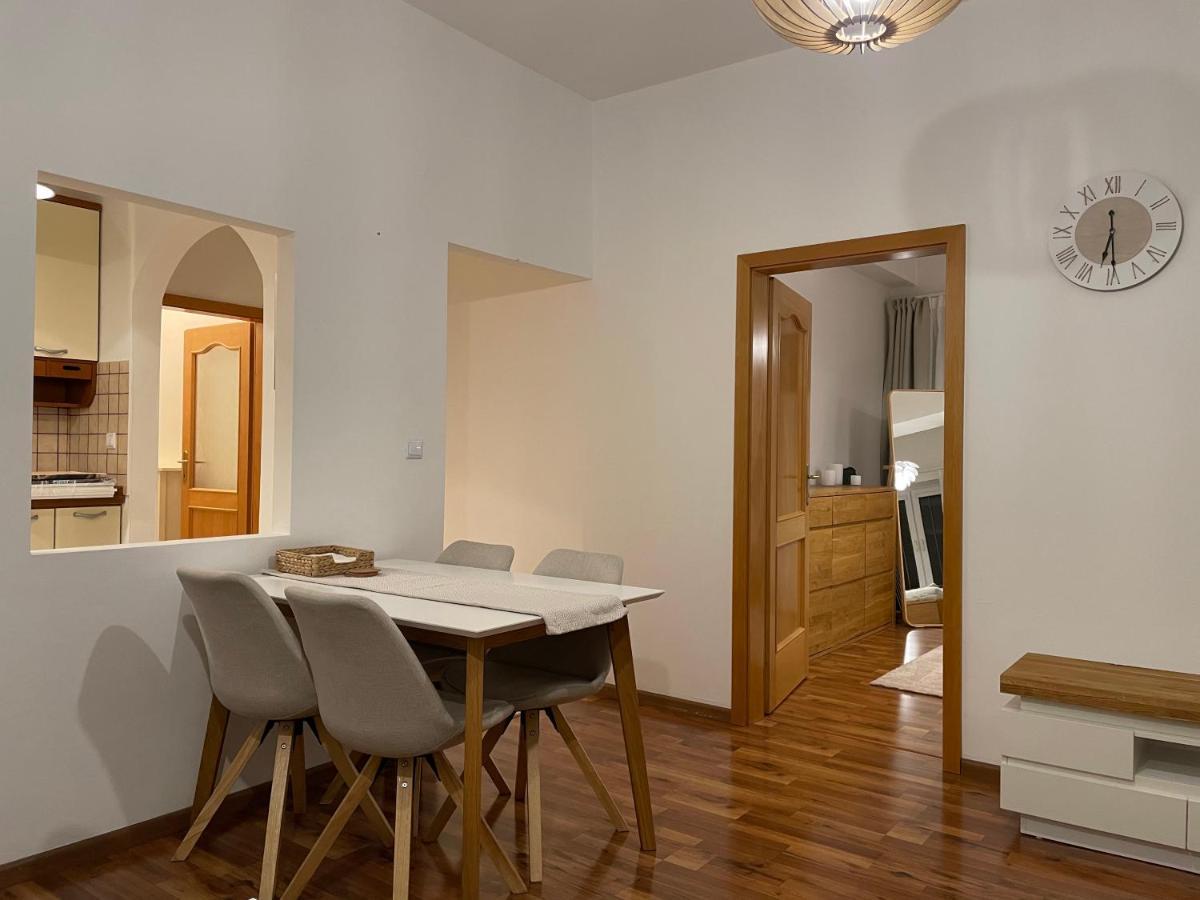 Castle View Apartment With Free Parking Bratislava Bagian luar foto