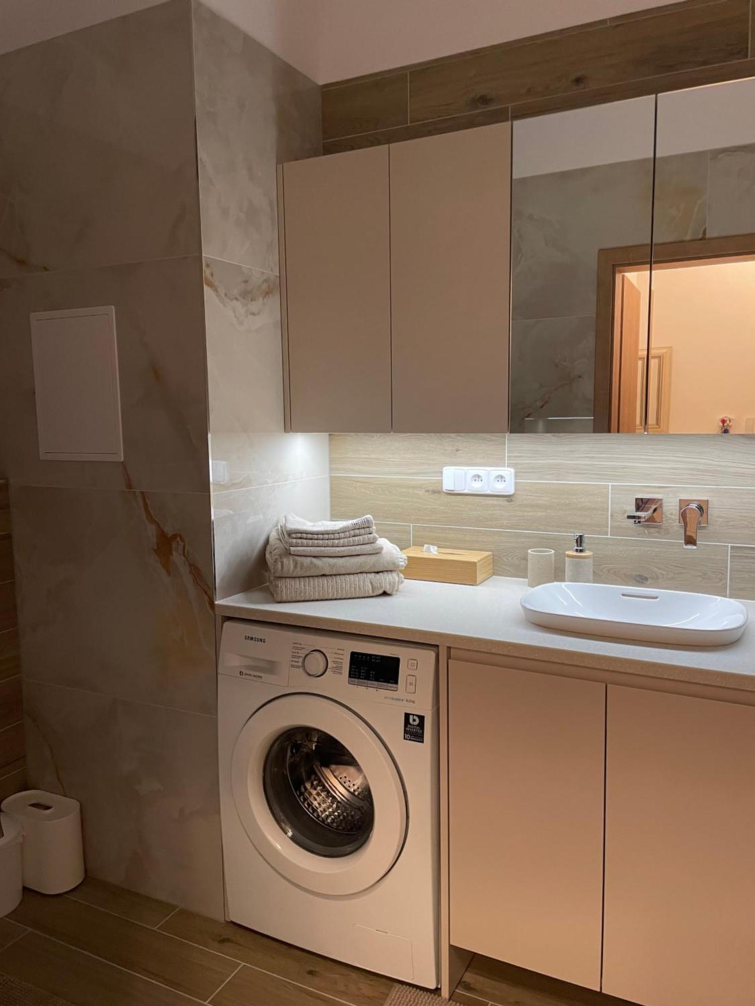 Castle View Apartment With Free Parking Bratislava Bagian luar foto